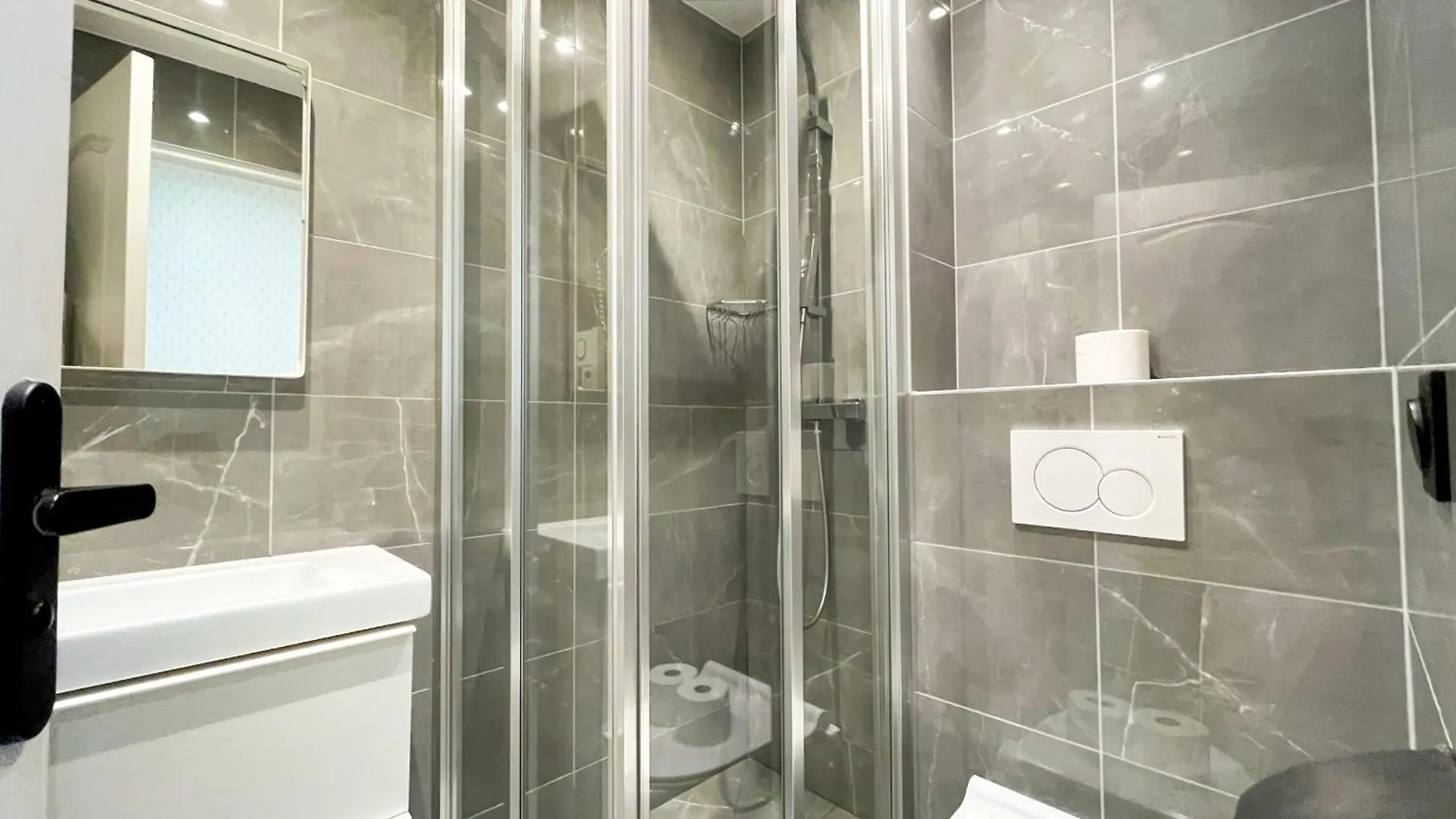 Urban Flat 104 - 4 Bedroom Flat Opera باريس 0*,  فرنسا