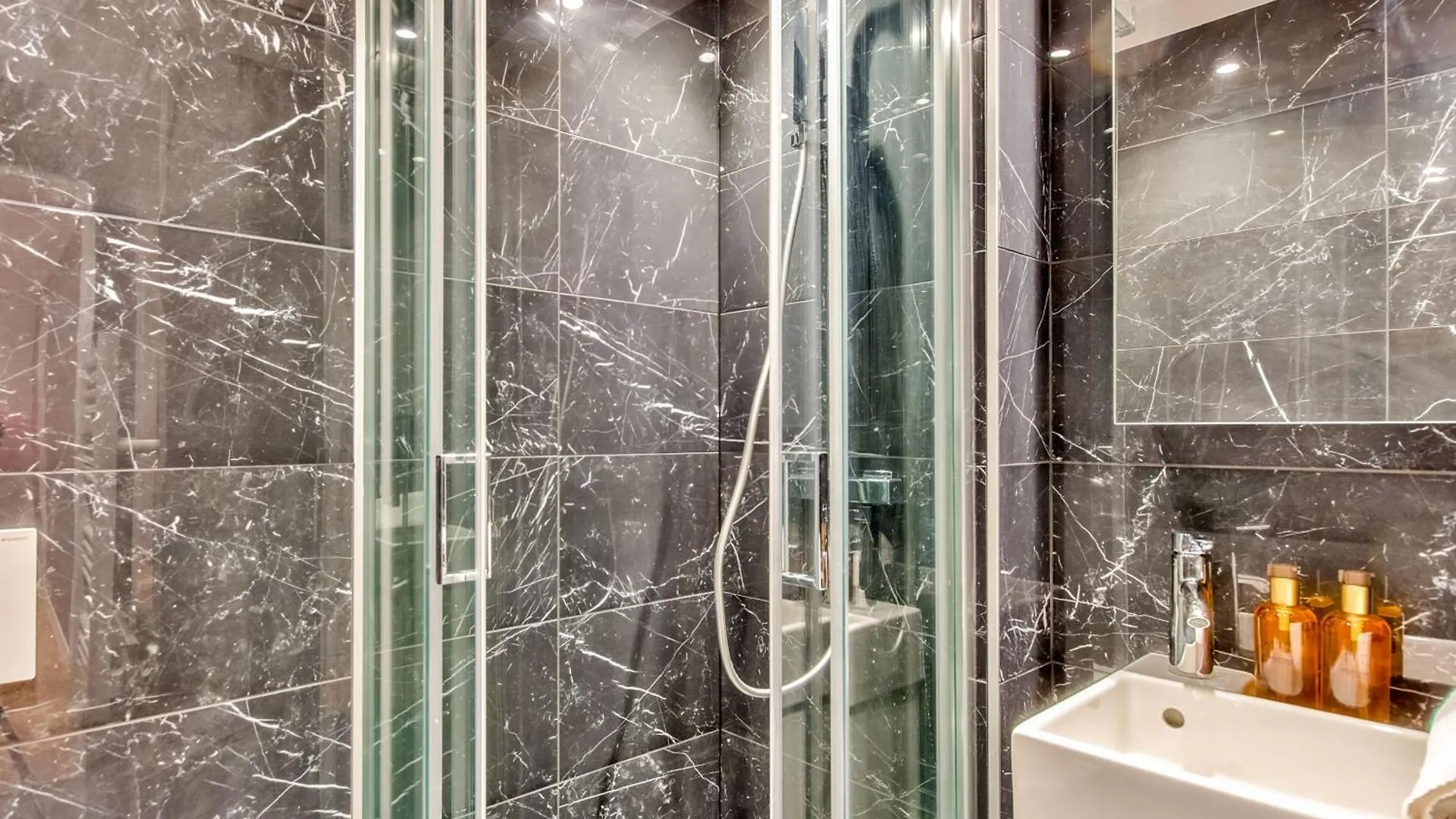 Apartment Urban Flat 104 - 4 Bedroom Flat Opera Paris