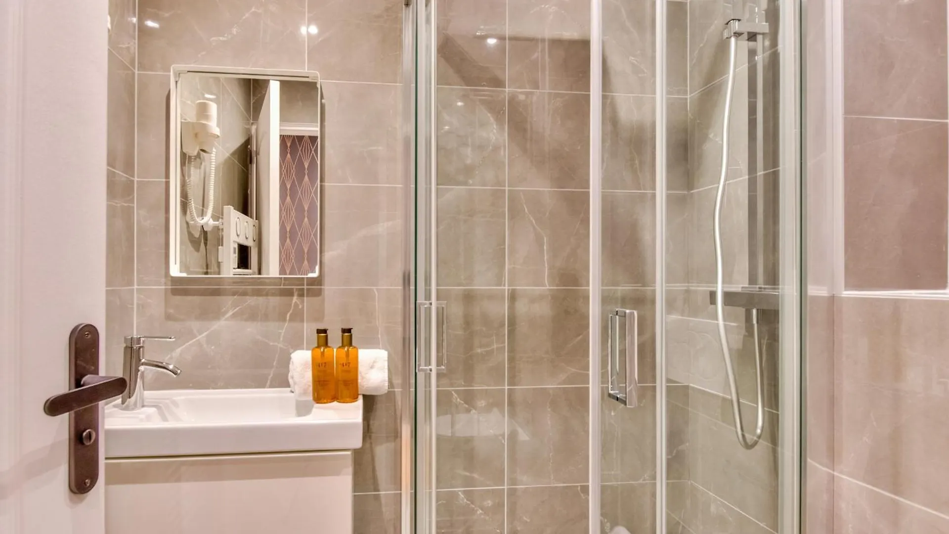 Urban Flat 104 - 4 Bedroom Flat Opera Paris France